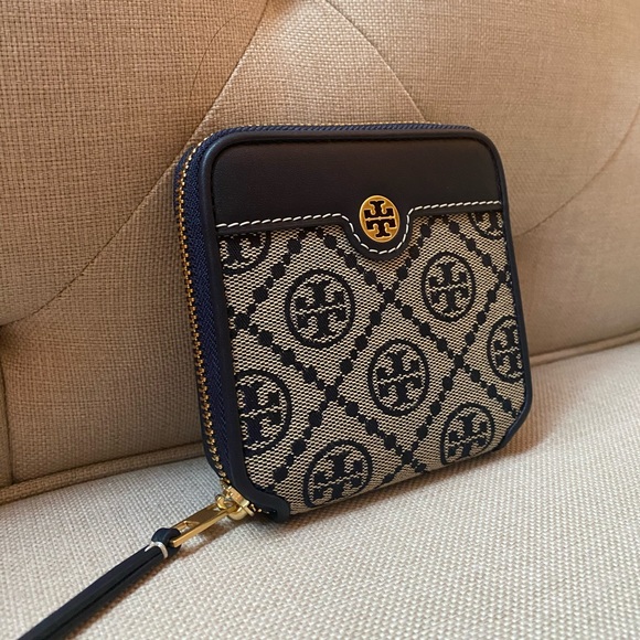 NEW Tory Burch T Monogram Bi Fold Wallet - Picture 2 of 7